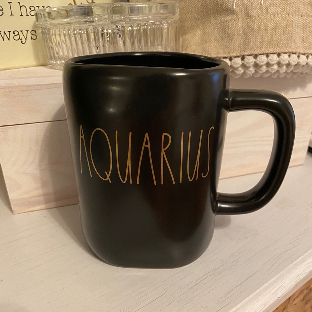 Rae Dunn mug (AQUARIUS)